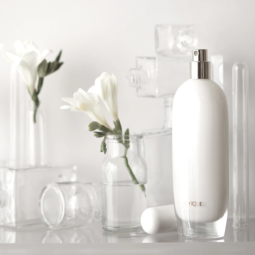 Clinique Aromatics in White 3