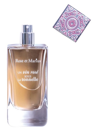 Un Vin Rose Sous La Tonnelle
